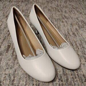 NWOT Low Heel Comfortable Pump Dress Shoes